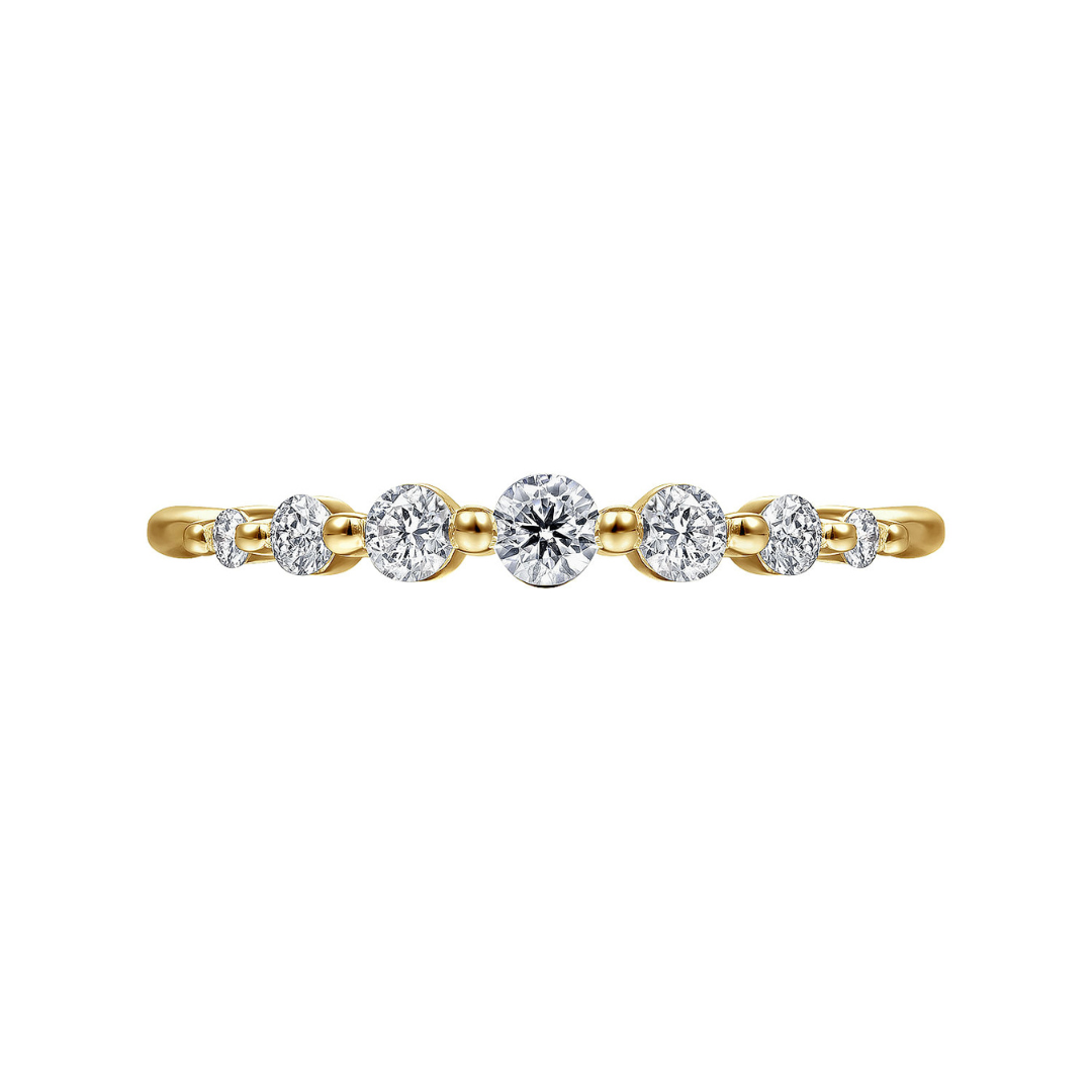 Yellow Gold Graduating Shared Prong Diamond Ring (481026)