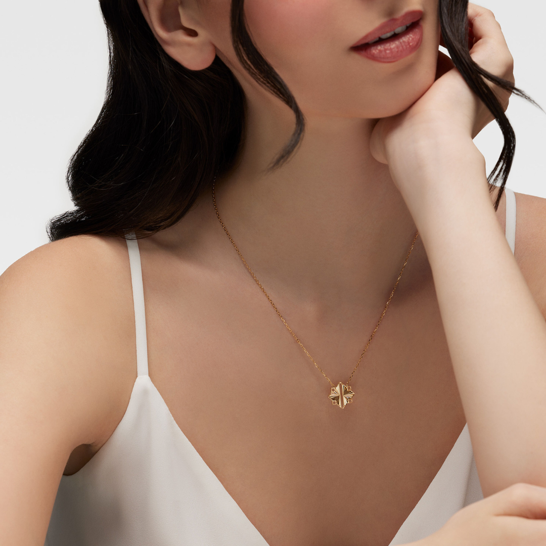 Yellow Gold Muse Guilloché Medium Pendant (667764)